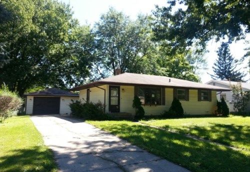 1304 Charlotte Dr, Rockford, IL 61108