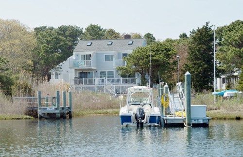 404 Monomoscoy Rd, Mashpee, MA 02649