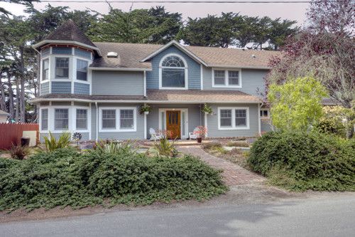 151 Alton Ave, Moss Beach, CA 94038