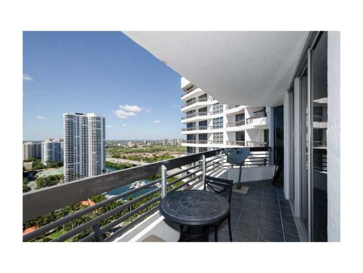 19195 NE 36 CT # 2702, Miami, FL 33180