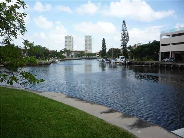 450 PARADISE ISLE BL # 306, Hallandale, FL 33009