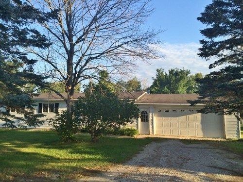 586 Holiday Dr, Bellaire, MI 49615