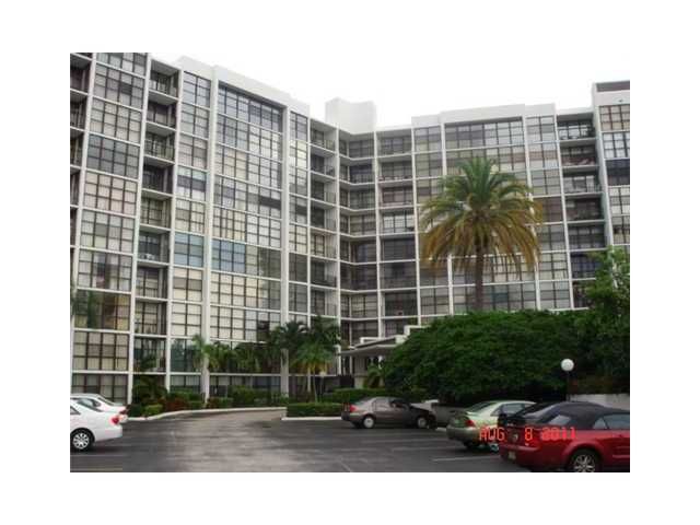 600 Parkview Dr # 428, Hallandale, FL 33009