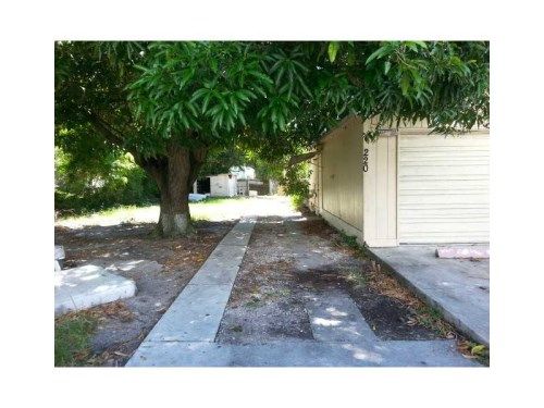 220 G St, Lake Worth, FL 33467