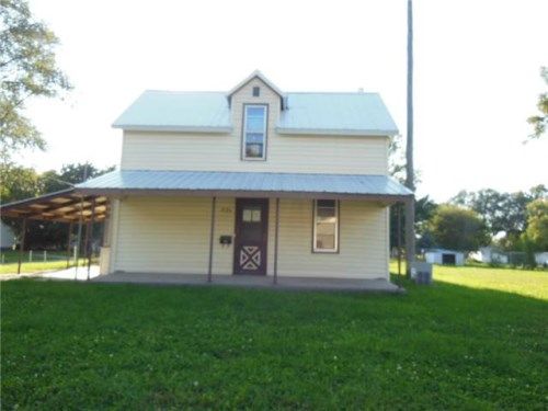 371 South Maple St, West Point, NE 68788