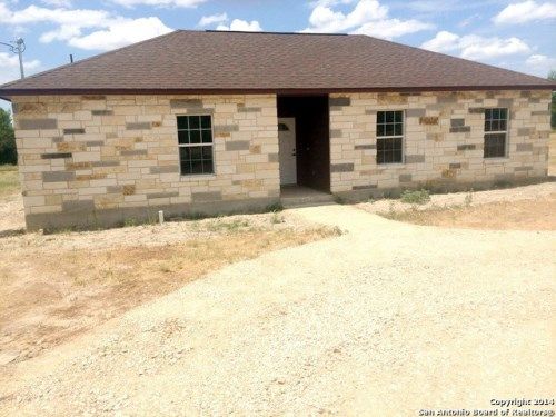 191 County Road 1650, Moore, TX 78057