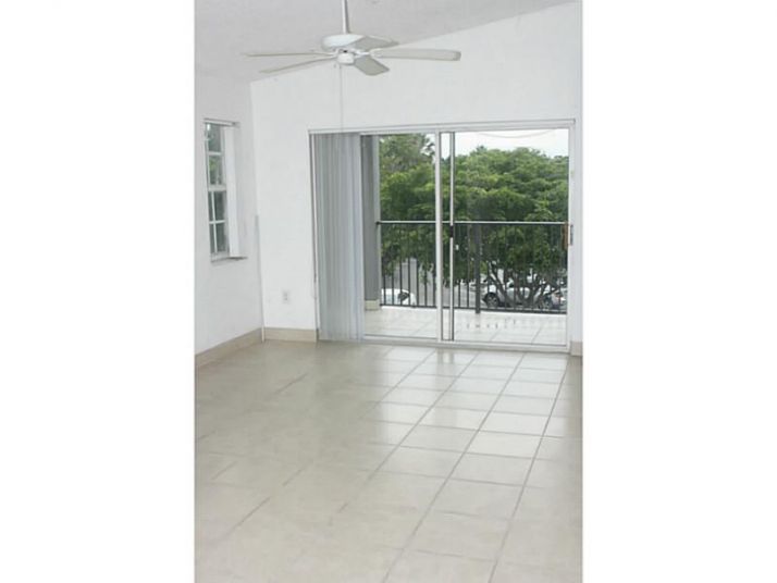 4350 NW 107 AVE # 301, Miami, FL 33178