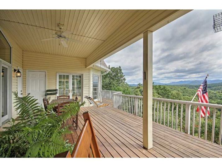 877 Wells Road, Hayesville, NC 28904