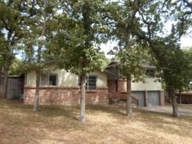 1048 Barbara Ann Dr, Hurst, TX 76053