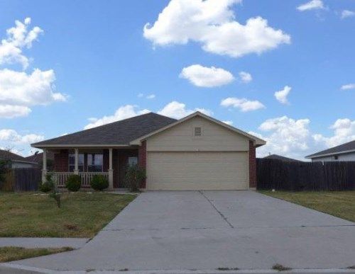 105 Lightfoot Ct, Hutto, TX 78634