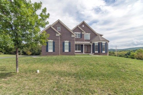 1863 Viola Lane, Hellertown, PA 18055