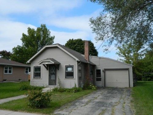 1106 Adams Ave, Oshkosh, WI 54902