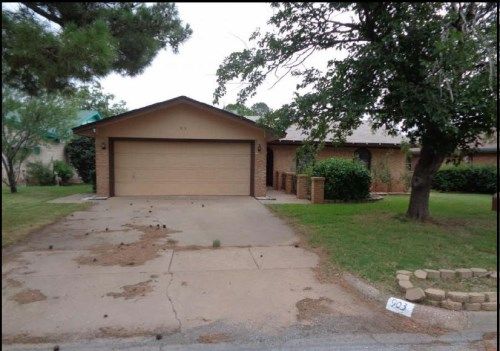 903 Dosia Dr, Iowa Park, TX 76367