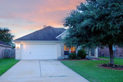 4818 Chase Wick Dr, Bacliff, TX 77518