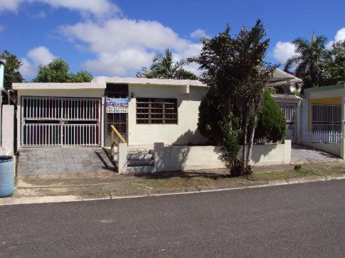 Villa Del Carmen E4 7 St, Cidra, PR 00739