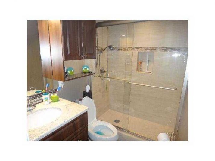 455 Golden Isles Dr # 207, Hallandale, FL 33009