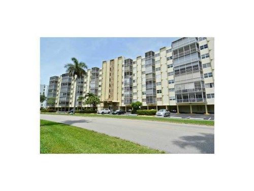 400 DIPLOMAT PW # 304, Hallandale, FL 33009