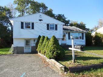 41 Buckland Dr, Waterbury, CT 06704