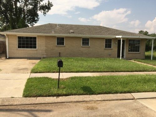 2400 Edgar Dr, Violet, LA 70092