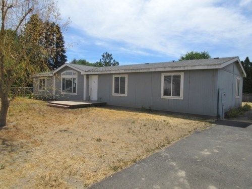 82 Washington Street, Harrah, WA 98933