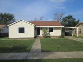 711 Milwaukee St, Plainview, TX 79072