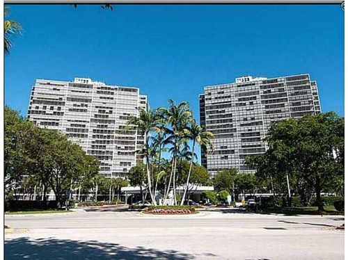 3701 N COUNTRY CLUB DR # 206, Miami, FL 33180