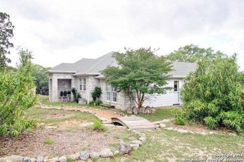 767 Circle View Dr, Pipe Creek, TX 78063