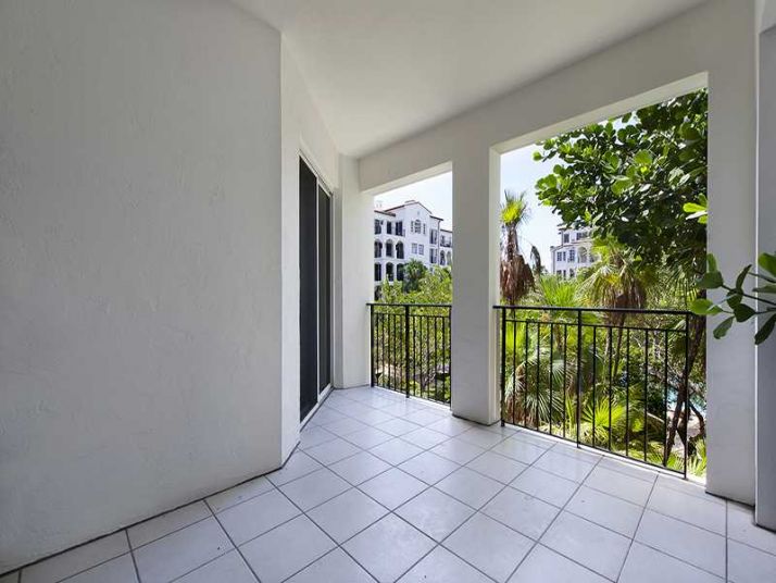 3900 Island Bl # B202, North Miami Beach, FL 33160