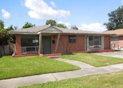 1448 Redwood Dr, Harvey, LA 70058