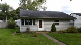 5 N Guyer St, Hobart, IN 46342