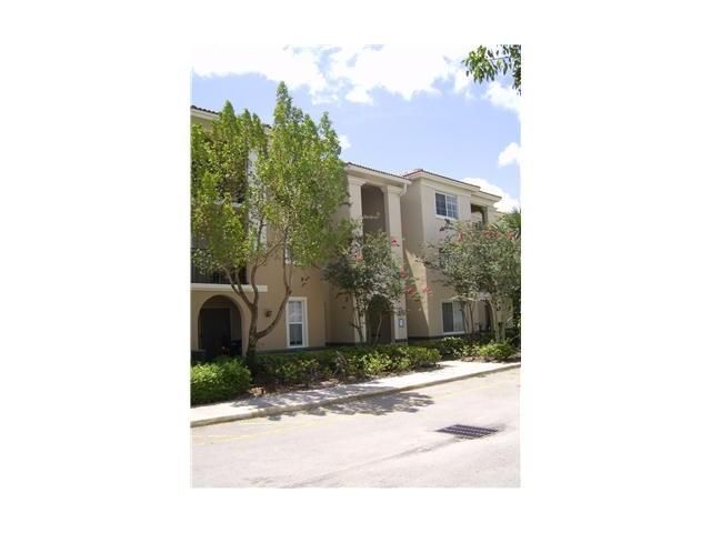 2433 CENTERGATE DR # 106, Hollywood, FL 33023