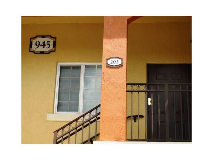 945 NE 34 AV # 203, Homestead, FL 33033