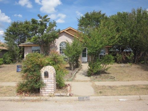 1325 Meadow Creek Dr, Lancaster, TX 75146