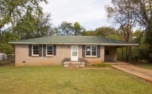 109 E Pine St, Falkville, AL 35622