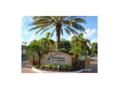 2246 81ST AV # 17, Hollywood, FL 33025