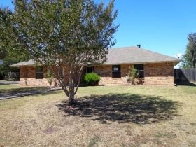 105 Dollar Ct, Waxahachie, TX 75165