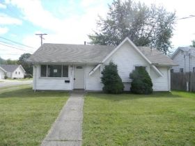 4232 Brockley Ave, Sheffield Lake, OH 44054