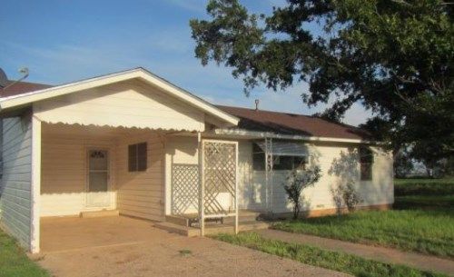 1112 North Mcgregor Rd, Coahoma, TX 79511