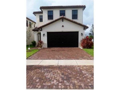 9105 SW 39 ST, Hollywood, FL 33025