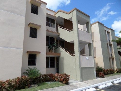 307 Parque Pontezuela, Carolina, PR 00983