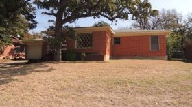 916 Walter St, Bedford, TX 76021