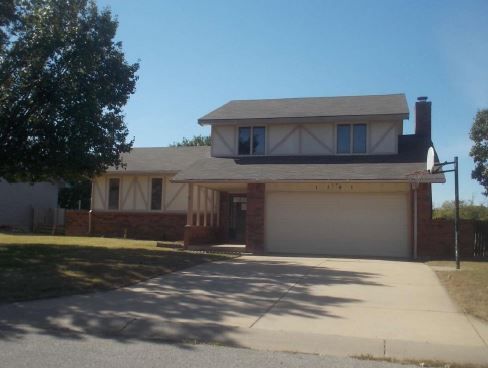 1101 Meadowhaven Ln, Derby, KS 67037