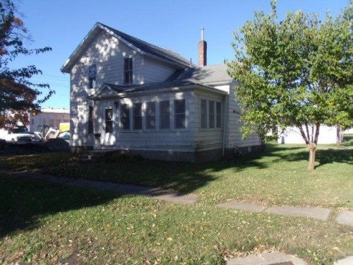 301 Sycamore St, La Porte City, IA 50651