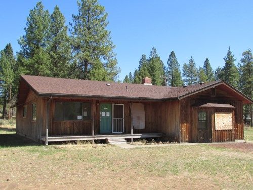 5147 Round Lake Rd, Klamath Falls, OR 97601