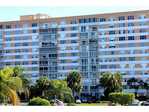 4001 HILLCREST DR # 211, Hollywood, FL 33021