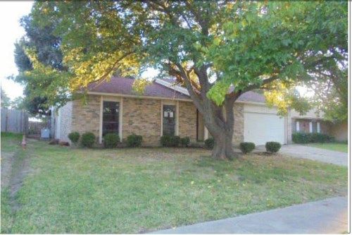 7428 S Sandhurst Ln, North Richland Hills, TX 76180