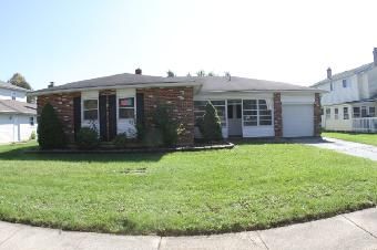 4 Leafy Ln, Newark, DE 19702