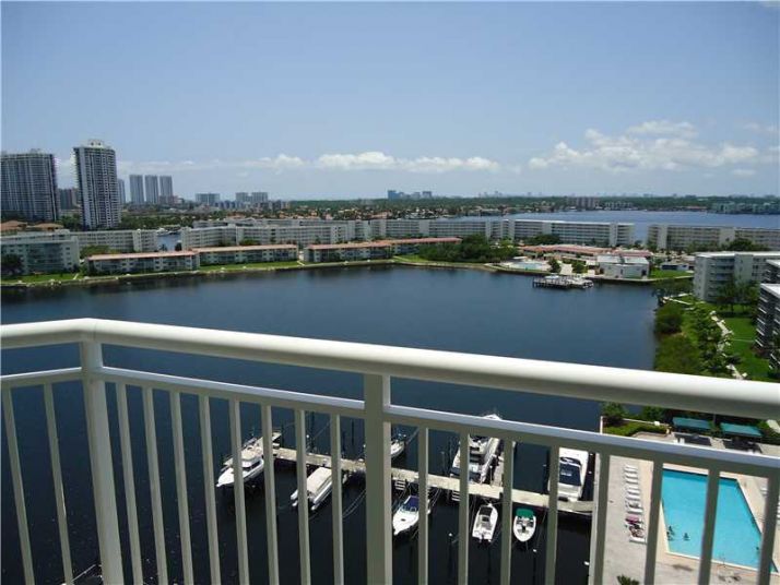 18081 BISCAYNE BL # 1505-4, North Miami Beach, FL 33160