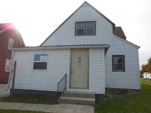 1126 N Anderson St, Elwood, IN 46036