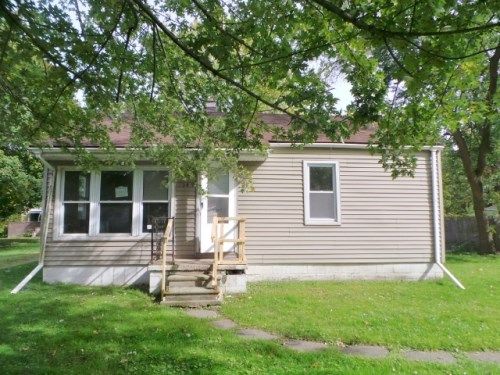 7549 Wilkie St, Taylor, MI 48180